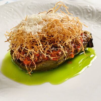 Печёный баклажан с подкопченным тартаром из говядины с пармезаном в La Provincia по цене 1500 ₽