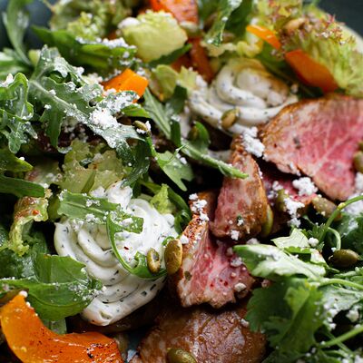 Салат с ростбифом, пряным баклажаном и сыром фета в Per Se по цене 1550 ₽