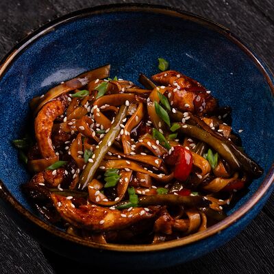 Лапша Курица в устричном соусе в Бар Сплетни по цене 650 ₽