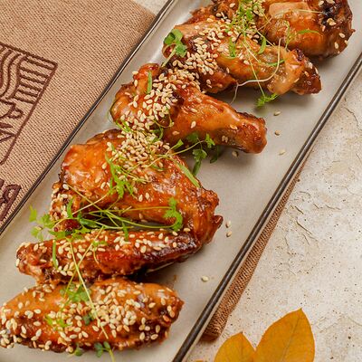 Куриные крылья в соусе барбекю в Кофеварня по цене 529 ₽