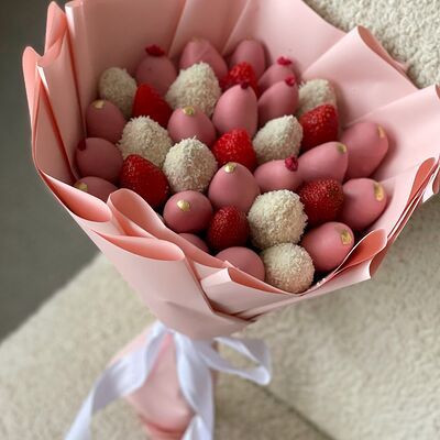 Букет клубники в шоколаде Милана М в Клубника по цене 6590 ₽