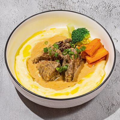 Говяжьи щёчки с картофельным пюрев Антрекот по цене 855 ₽