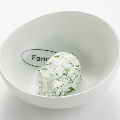 Крем-чиз с травами в Nothing Fancy по цене 300 ₽