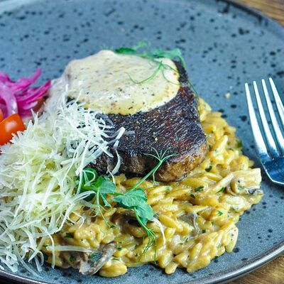 Стейк из томленой говяжьей шеи в Proftesto по цене 990 ₽