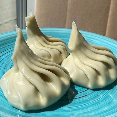  Хинкали с лососем и жареным луком в Хачапури & Кофе по цене 620 ₽