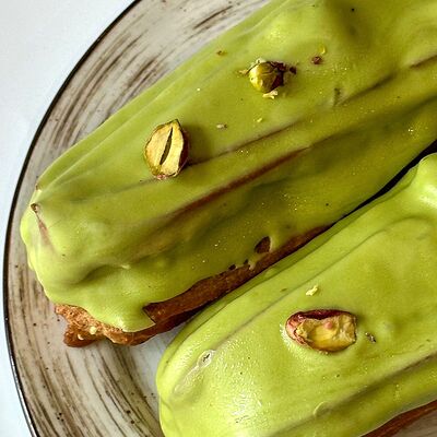 Фисташковый эклер в Farina Ватрушкина по цене 239 ₽