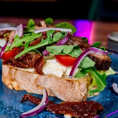 Брускетта с ростбифом в Urban по цене 420 ₽