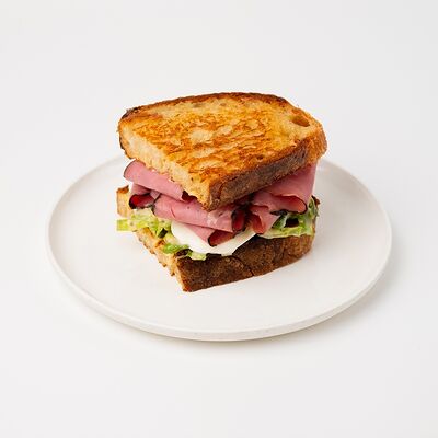 Сэндвич с пастрами в KM20 по цене 1100 ₽