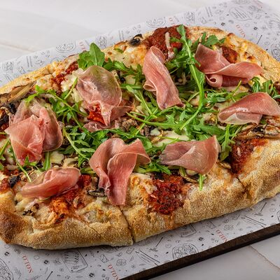 Римская пицца Парма с рукколой в Solo Street Food по цене 699 ₽