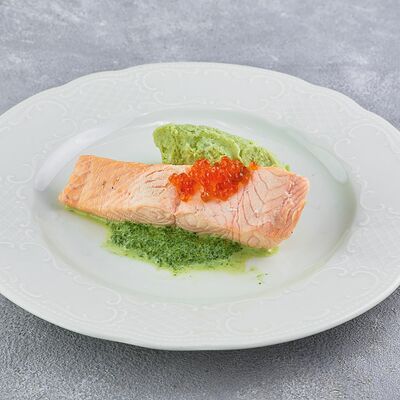 Лосось на пару с пюре и соусом из шпината в Царь по цене 1390 ₽