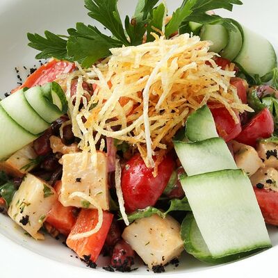 Фасолевый салат с бужениной в Максимилианс по цене 590 ₽