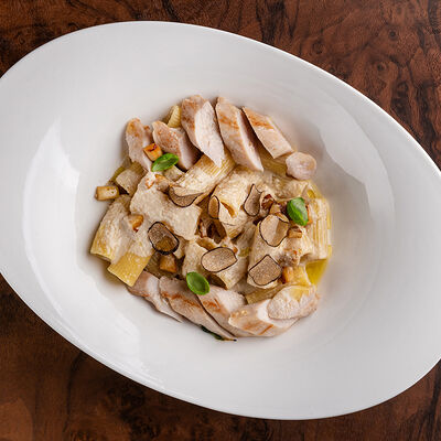 Ригатони с кроликом и слайсами трюфеля в Чочо по цене 1320 ₽