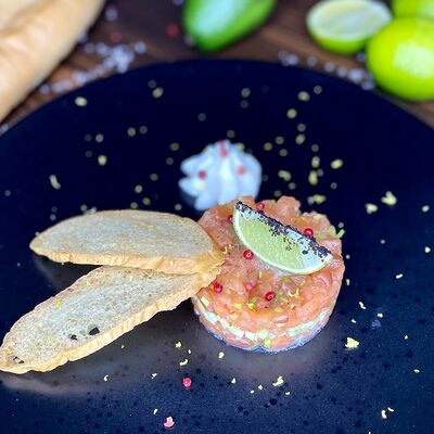 Тартар из лосося в Гастробар DOM по цене 490