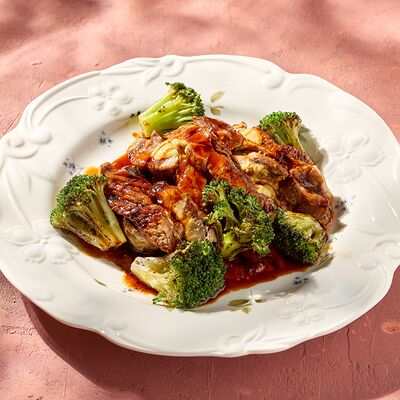 Стейк из шеи и обожженная брокколи в KITCHEN по цене 490 ₽