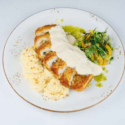 Цыпленок с сыром и беконом в Кофеин по цене 770 ₽