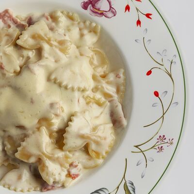 Фарфалле с ветчиной и сыром в Bistrot по цене 1200 ₽