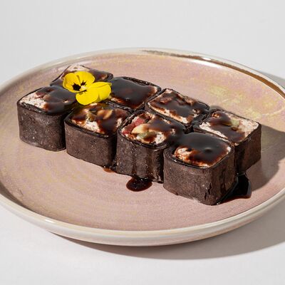 Шоколадный ролл в Spicy no spicy по цене 450 ₽