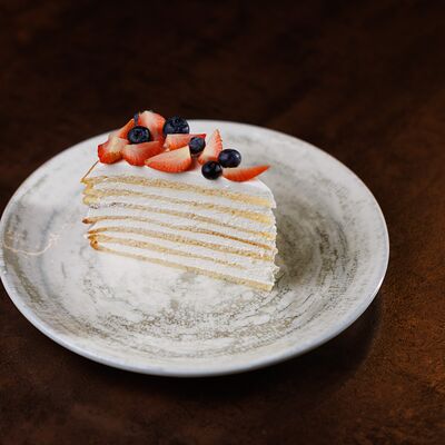 Молочная девочка с ягодами в Doge по цене 550 ₽