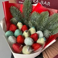 Букет из клубники в шоколаде Праздничный S в Klubnika Bar