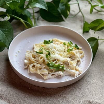 Паста с цыпленком/сливочный соус/пармезан в Offshore по цене 260 ₽