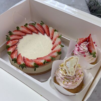 Набор с чизкейком №6 в Di Panna Confetteria по цене 1990 ₽