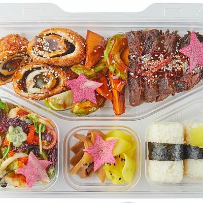 Новогодний бенто в RA‘MEN по цене 1590 ₽