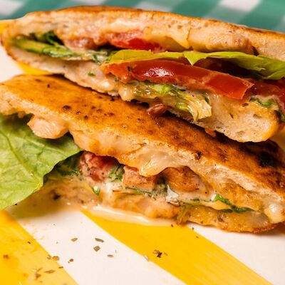 Неаполитанский сэндвич с курицей в Terrapieno по цене 920 ₽