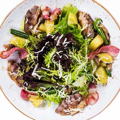 Теплый салат с утиной грудкой в Пекин по цене 890 ₽