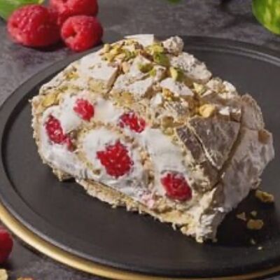 Фисташковый рулет с малиной в Чиполучо по цене 499 ₽