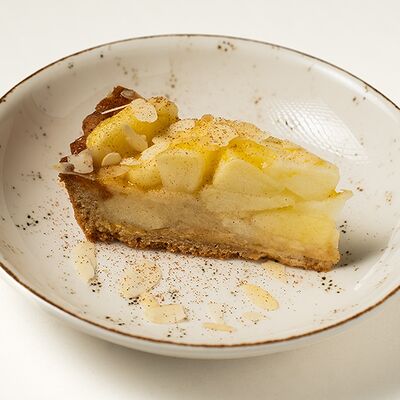 Пирог яблочный с корицей в Сорренто по цене 450 ₽