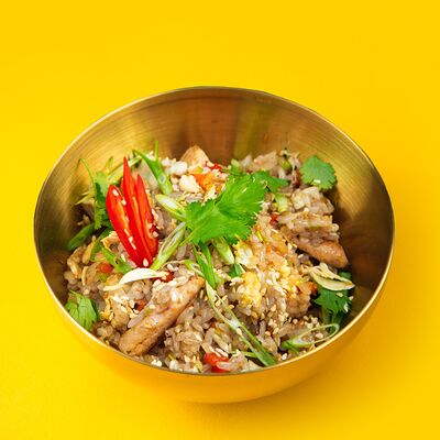 Рис том ям с курицей в Happy Cho по цене 549 ₽