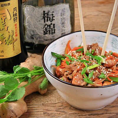 Вок со свининой в Андеграунд Pizza & Sushi по цене 420 ₽