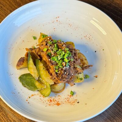 Разварная свинина барбекю с картофелем бейби в More More по цене 480 ₽