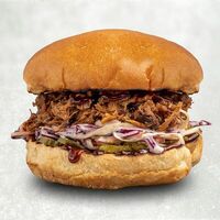 Бургер с рваной свининой в Hells Burgers