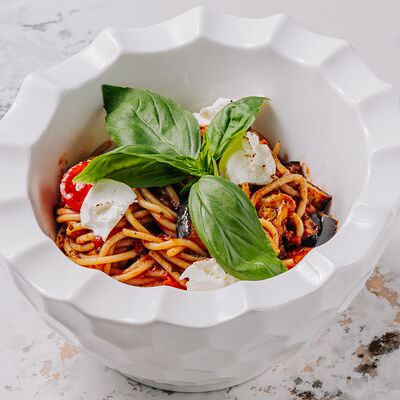 Спагетти Алла норма с баклажанами и помидорами черри в Casa di panna по цене 480 ₽