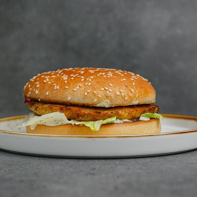 Бургер с курицей классический в Гурман по цене 410 ₽