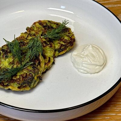 Оладьи из кабачка с творожным муссом в Гости, бистро по цене 370 ₽