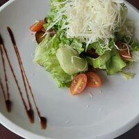 Салат Бургомистр в Cafe+Vibe