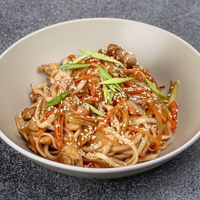 Удон с цыпленком и соусом терияки в Pizza Lavka по цене 499 ₽