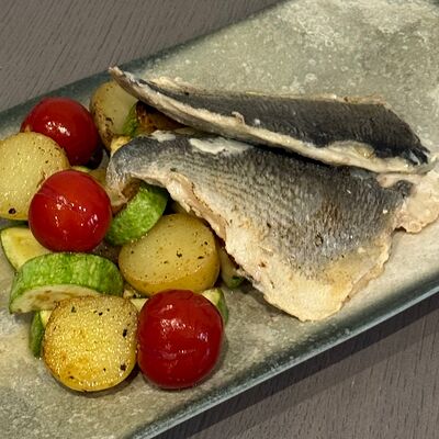 Филе дорадо с картофелем, цукини и томатами в Три Б по цене 1420 ₽