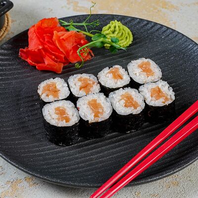 Мини-ролл с лососем в X-Delivery по цене 400 ₽