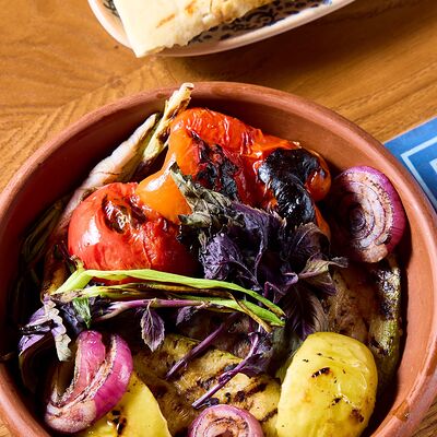 Овощи с огня с жареной зеленью в NANA Pirveli по цене 910 ₽