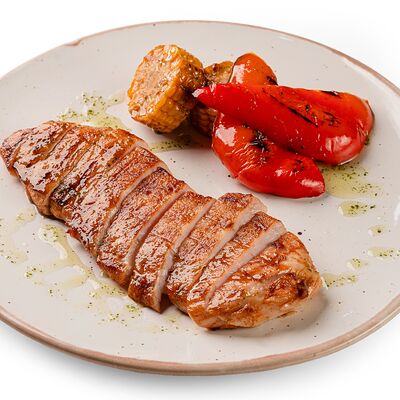 Стейк из курицы с болгарским перцем и початками кукурузы в Ваби саби по цене 780 ₽