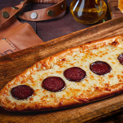 Пиде с сыром и суджуком в Cihan Turkish Steak and Kebab по цене 1550 ₽