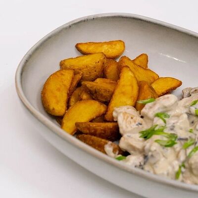 Сливочная курица с картофелем в Панда Бистро по цене 609 ₽