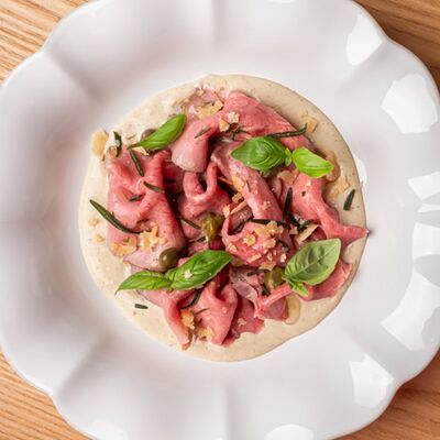 Вителло тоннато в Olio по цене 790 ₽