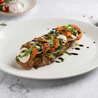 Брускетта с моцареллой в Kitchen
