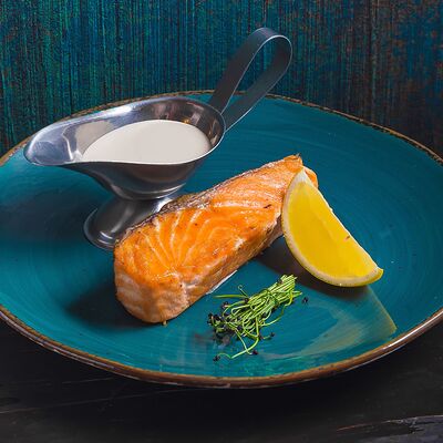 Филе семги на гриле, соус сливочно-имбирный, лимон в Длинный нос по цене 1100 ₽