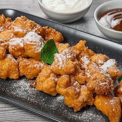 Баурсаки карамельные со сметаной в Yunga Tim Fish & Grill по цене 720 ₽