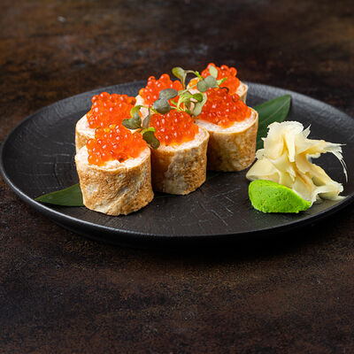 Ролл с копченым лососем в японском омлете в Город детей по цене 851 ₽